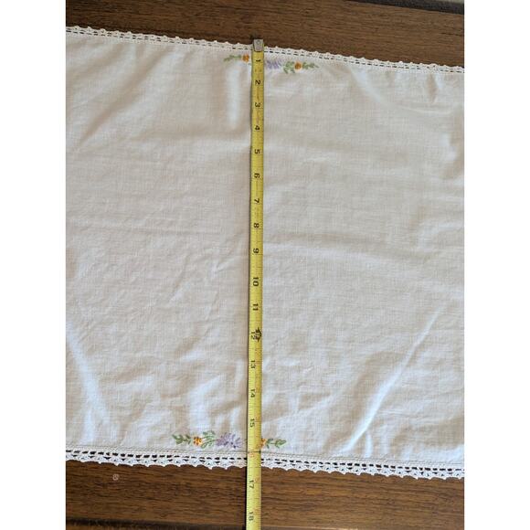 Vintage Hand Embroidered Table Dresser Runner Lace Edge Flowers 39" x 16" - Picture 7 of 8